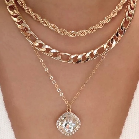 mam262 Jewelry - Gold Layered Necklace